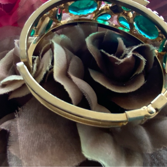 Vintage D&E Juliana green crystal bracelet, clamper/cuff. Free shipping. - Picture 2 of 5